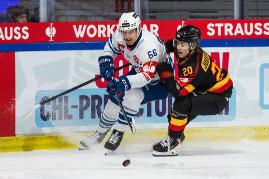 David Sklenicka of EV Zug and Casper Juustovaara Karlsson