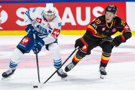 Sven Senteler of EV Zug and Casper Juustovaara Karlsson of