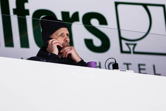 Tommy Sjödin, scout för St Louis, på läktaren