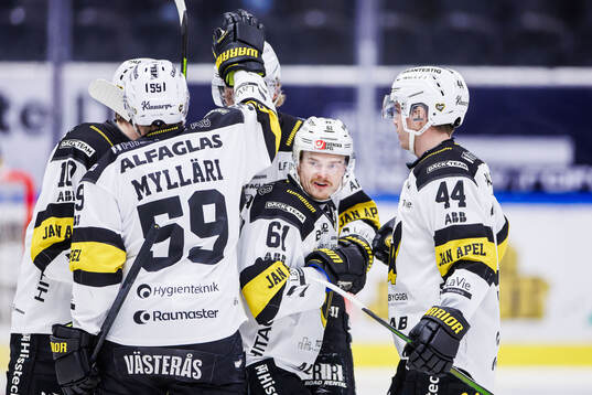 Västerås Malte Sjögren jublar med Jimmie Jansson Lorek,