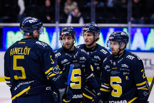 Södertäljes Jonas Ahnelöv, Sebastian Dyk och William