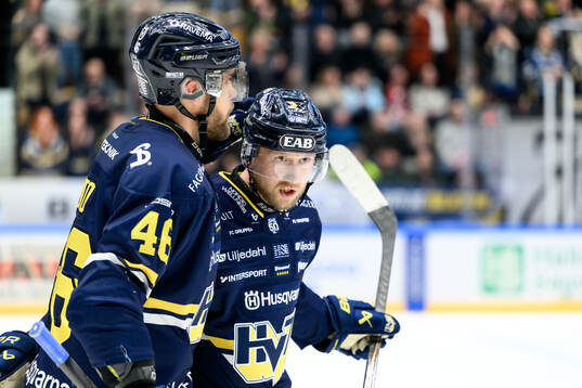 HV71s Olle Alsing jublar