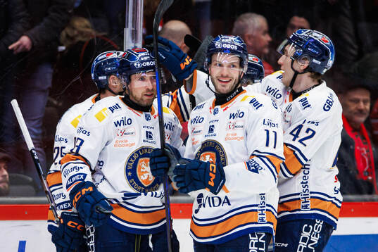 Växjös Dylan Mclaughlin jublar med lagkamrater