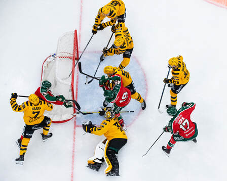 Frölundas Noah Hasa gör 2-0 på Skellefteås målvakt