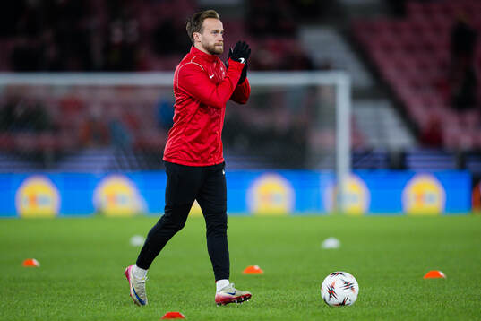Bård Finne of Brann warms up