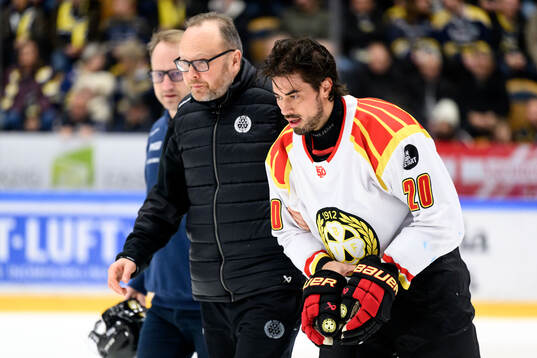 Brynäs Tyler Vesel lämnar planen
