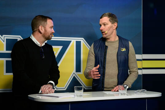 HV71s Johan Freijd, kommunikationschef, och Per Gustafsson,