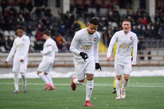 Örgrytes Tobias Sana jublar