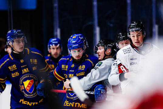 Djurgårdens Marcus Nordmark och Albin Grewe med Malmö