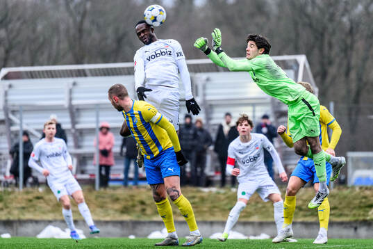 Helsingborgs Adam Akimey och Eskilsminnes målvakt Marcus