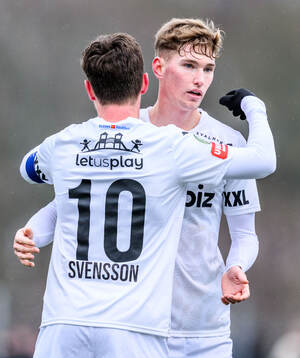 Helsingborgs Max Svensson och Benjamin Örn jublar