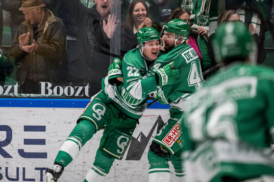Rögles Fredrik Olofsson jublar med Calvin De Haan