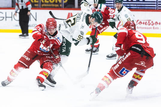 Timrås Anton Heikkinen och Färjestads Lucas Forsell