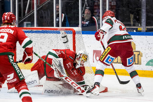 Moras målvakt Marcus Hellgren Smed och Modos Oscar