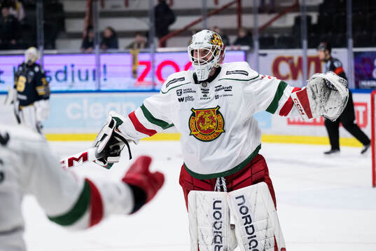 Moras målvakt Marcus Hellgren Smed jublar