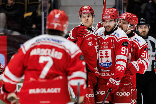 Timrås Sebastian Hartmann jublar med Magnus Pääjärvi