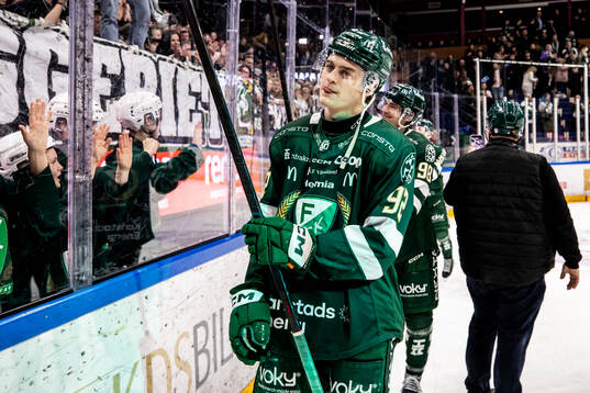 Färjestads Lucas Forsell jublar