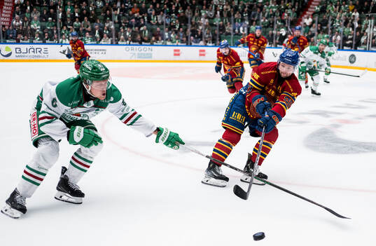 Rögles Paul Ladue och Djurgårdens Mathias Emilio Pettersen