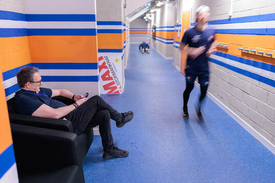 Växjös domarvärd Mikael Skoog när Växjös Dylan