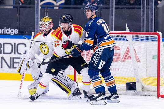 Brynäs målvakt Damian Clara, Johannes Kinnvall och