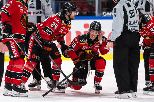 Luleås Casper Juustovaara Karlsson har ont