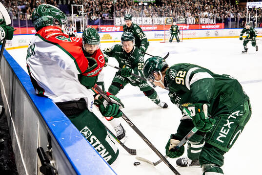 Frölundas Nicklas Lasu och Färjestads Mikkel Eriksen och
