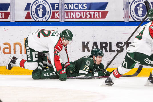 Frölundas Noah Hasa och Färjestads Adam Ollas Mattsson