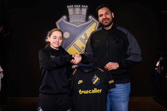 s sportchef Zinar Spindari i samband med att hon