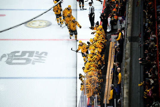 Skellefteås Jonathan Pudas jublar med lagkamrater
