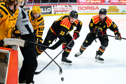 Skellefteås Pär Lindholm mot Brynäs Jakob Silfverberg