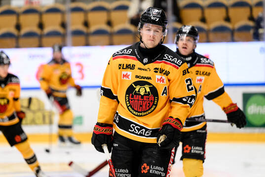 Luleås Jesper Sellgren  ishockeymatchen i SHL mellan HV71