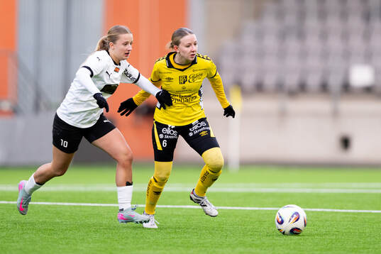 Häckens Emilia Migas och Elfsborgs Hanna Gunnarsson