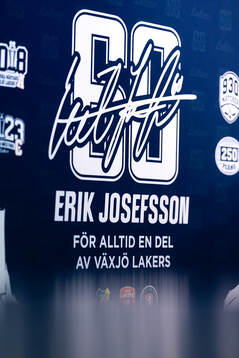 Vepa med Växjös förra spelare Erik Josefsson