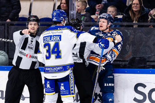 Irriterat mellan Leksands Peter Cehlarik och Växjös