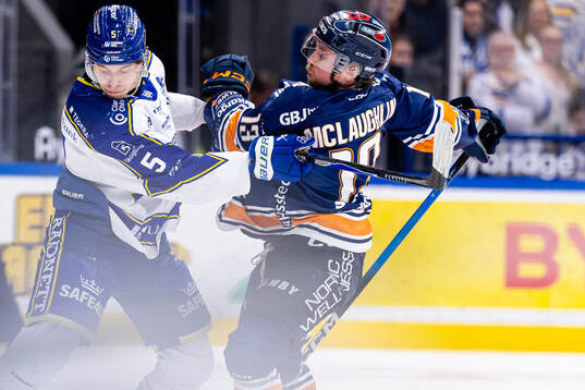 Leksands Andro Kaderli och Växjös Dylan Mclaughlin