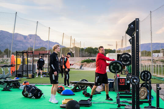 Rasmus Niklasson Petrovic och assisterande tränare Kenneth