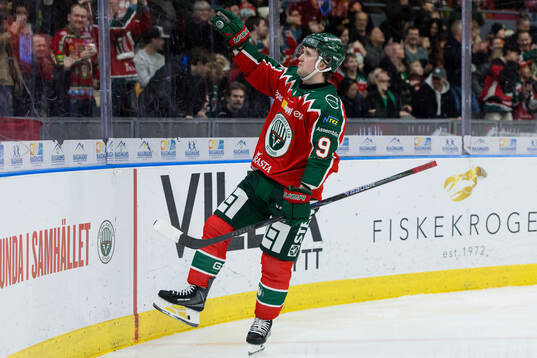 Frölundas Linus Weissbach jublar