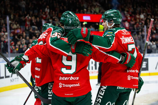 Frölundas Linus Weissbach jublar