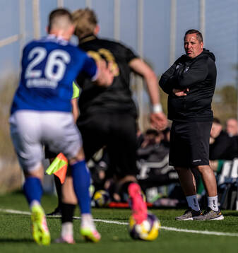 Coach Magnus Powell of Klaksvik