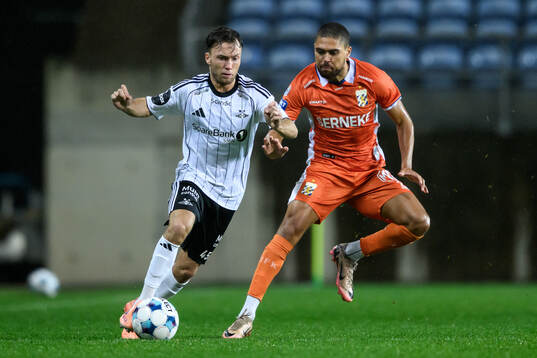 Jesper Reitan-Sunde of Rosenborg and Thomas Santos of IFK