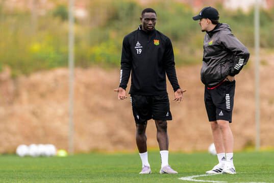 Ibrahim Diabate och fysioterapeut Felix Karlsson