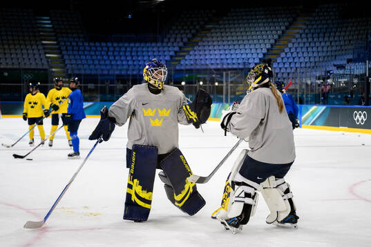 Goaltenders Emma Söderberg and Ebba Svensson Träff of