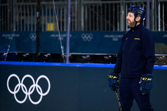 Head coach Ulf Lundberg of Sweden at a ice hockey practice