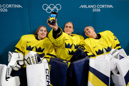 Goaltenders Ebba Svensson Träff, Emma Söderberg and