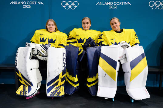 Goaltenders Ebba Svensson Träff, Emma Söderberg and
