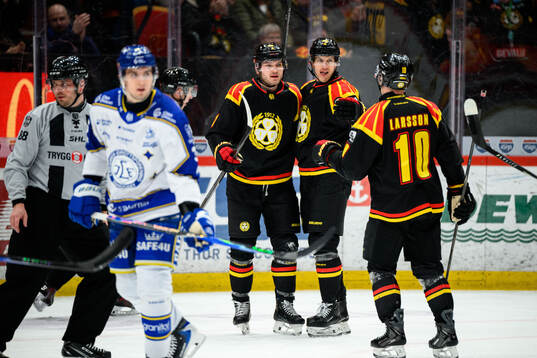 Brynäs Kieffer Bellows och Oskar Lindblom jublar