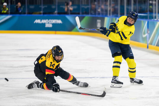 Carina Strobel of Germany and Josefin Bouveng of Sweden in