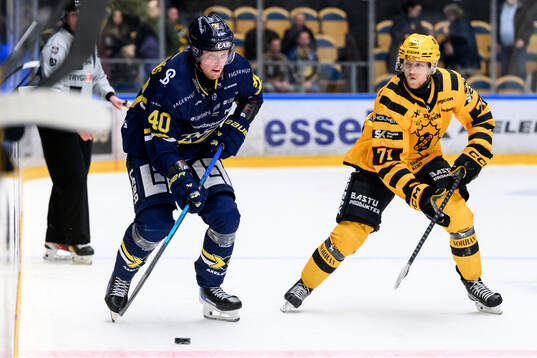 HV71s Oskar Stål-Lyrenäs och Skellefteås Jonathan
