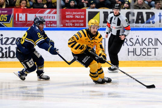 HV71s Justin Glenn Kloos och Skellefteås Arvid Lundberg