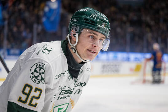 Färjestads Lucas Forsell jublar
